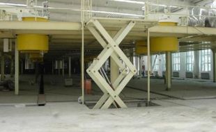 剪叉式高空作業(yè)平臺的安全注意事項(xiàng)